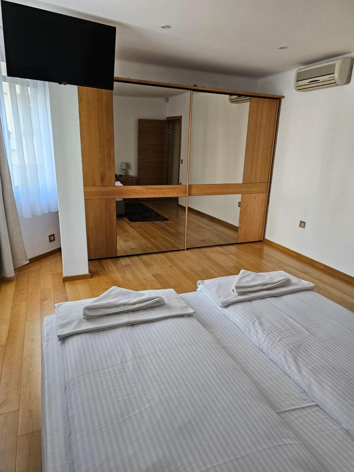 Apartman Centar Bulevar Ex Sa Garazom Banja Luka Luaran gambar